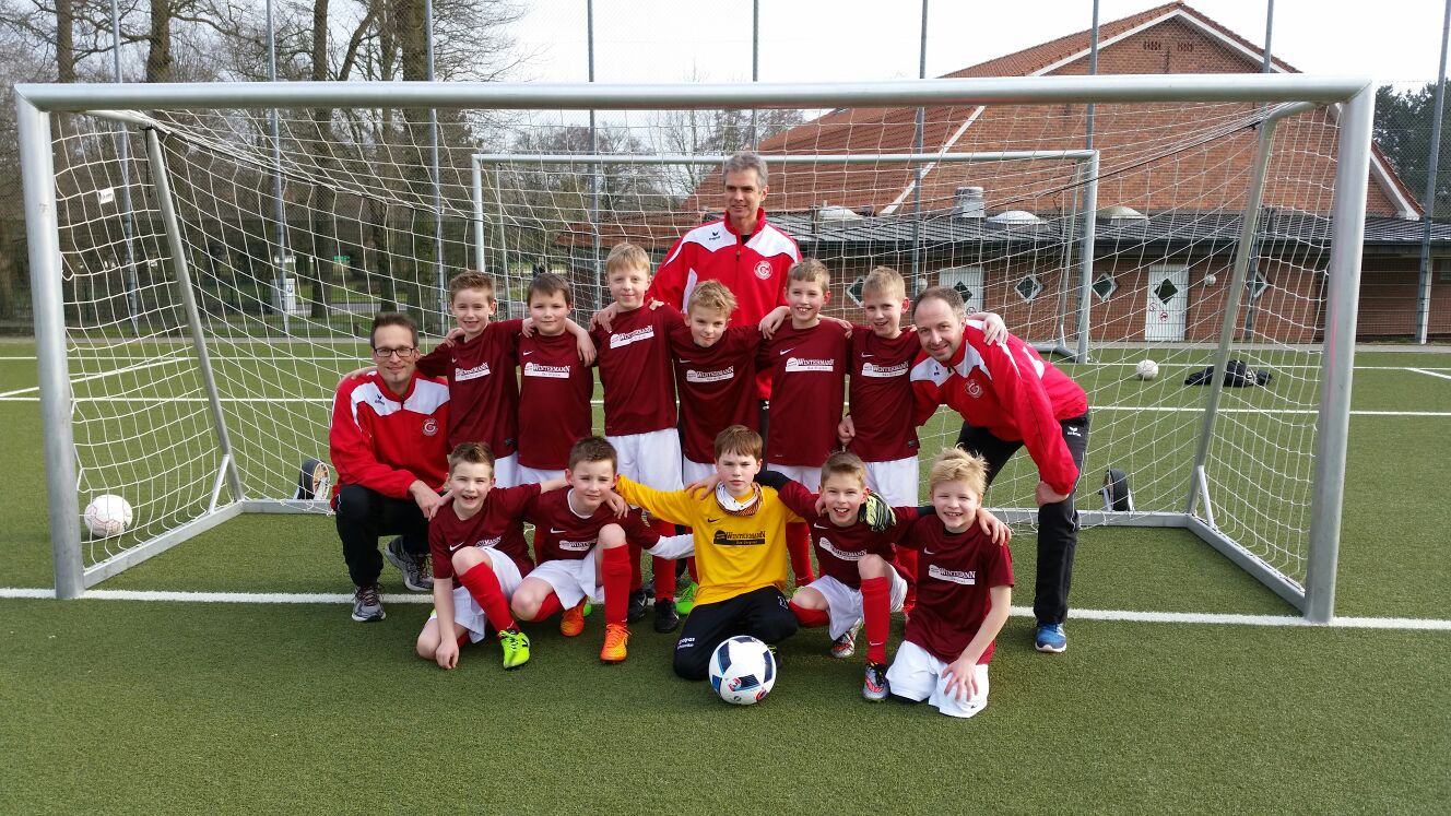 h.R. Tim, Tarek, Oskar, Mikka, Julian, Mario, Luke, Andrej und Michael; v.R. Luca, Jan-Niklas, Konrad, Johannes und Hagen