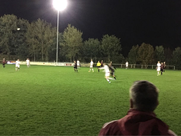 Auf dem sehr kleinen und dunklen Platz waren die Falken zu stark für die Gronewold-Elf (Bild: TSV)